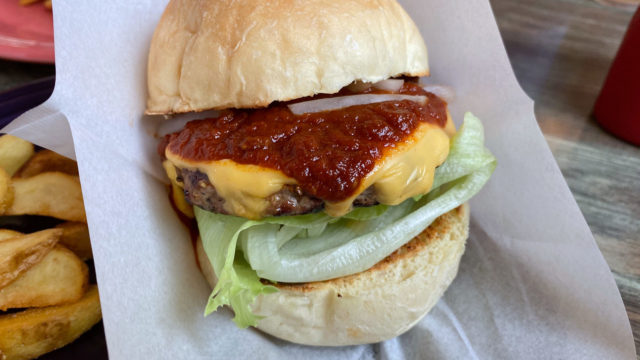 沖縄のハンバーガー「ゴーディーズ(GORDIE'S)」は味も雰囲気も絶品！