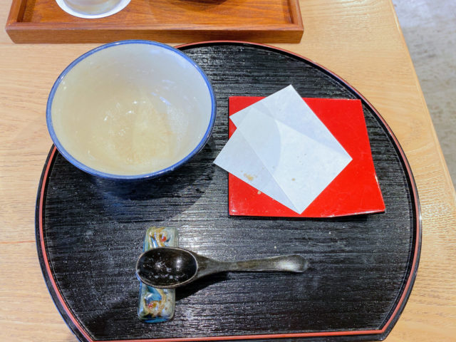 ぶくぶく茶(1000円)を初体験！やちむん通りカフェ「うちなー茶屋」。